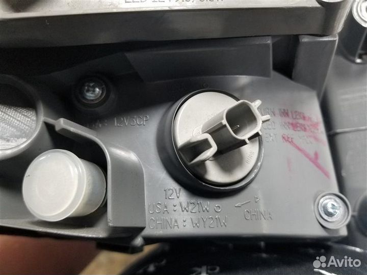 Фонарь задний правый Acura MDX