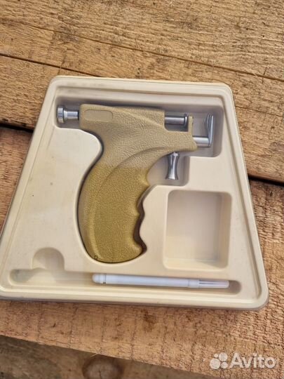 Пистолет для пирсинга