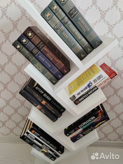 Напольная полка для книг