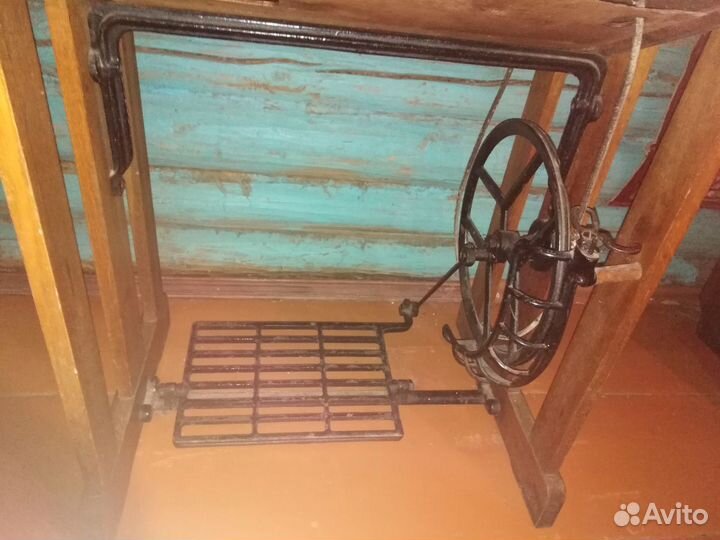 Швейная машина Lucznik