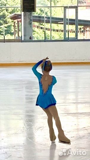 Платье для выступлений по фигурному катанию