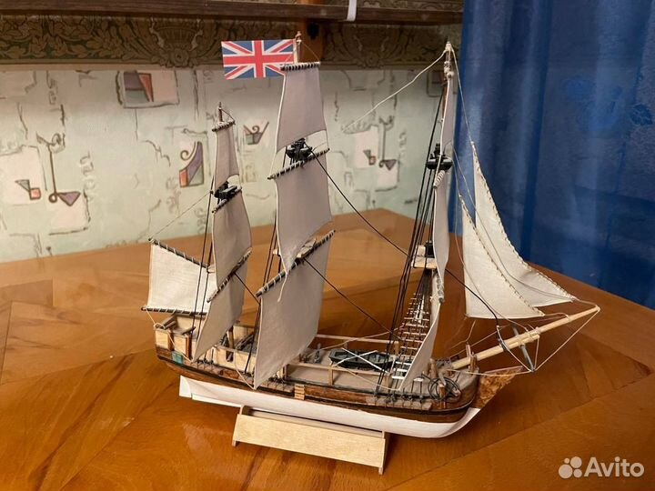Сборная модель корабля из дерева H.M.S. Bounty