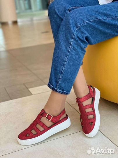 Сандали новые