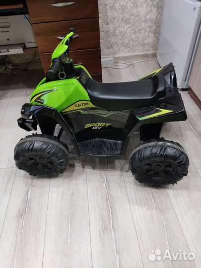 Детский квадроцикл на аккумуляторе