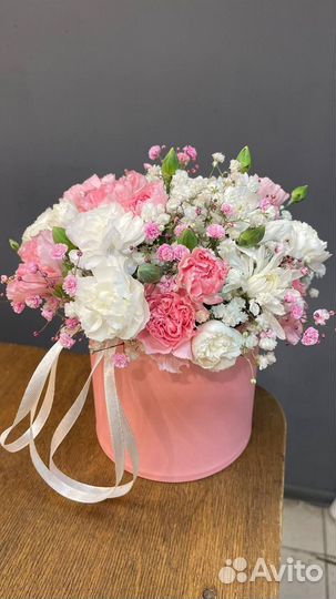 Цветочная композиция в шляпной коробке