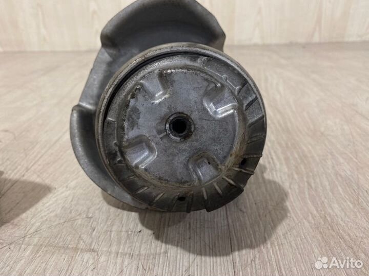 Подушка двигателя Mercedes Benz E250 W211 M272.922