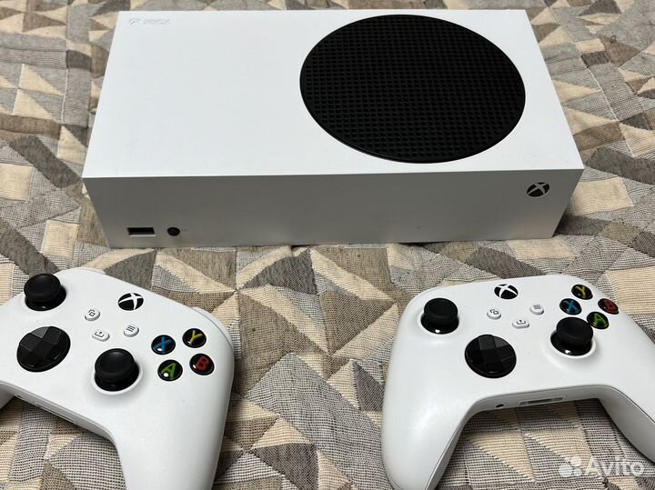 Xbox Series S + 2 геймпада