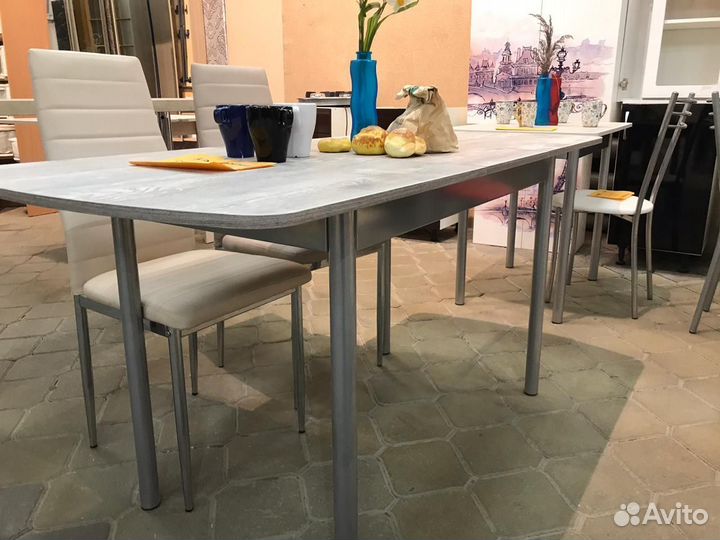 Кухонный стол