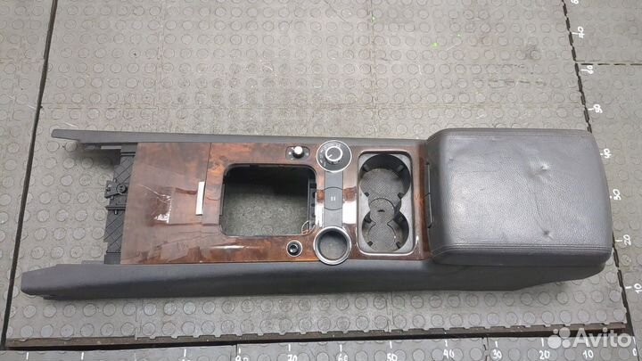 Консоль салона Volkswagen Touareg