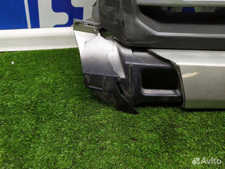 Решетка радиатора передняя Land Rover Freelander 2