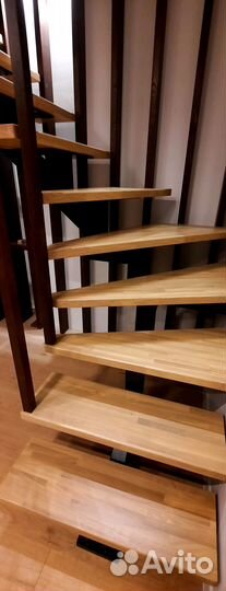 Лестница на металлокаркасе интерьерная