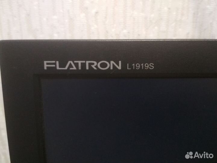 LG flatron 19