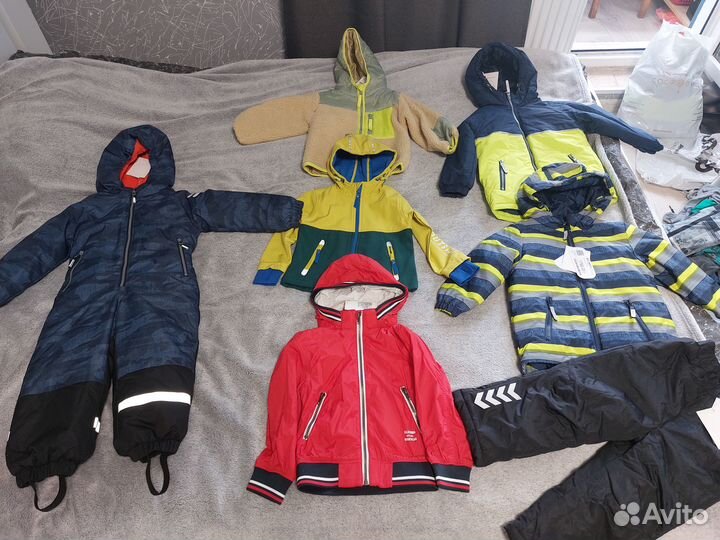 Новые куртки на мальчика 98/104