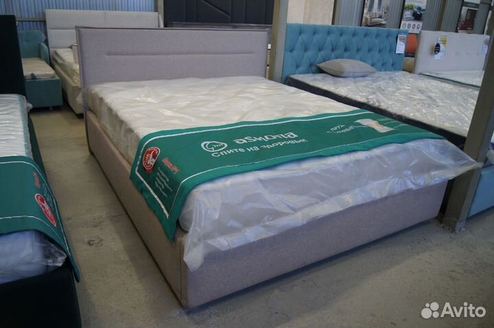 Кровать с подъемным механизмом