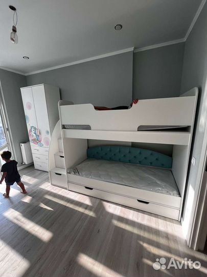 Детская двухъярусная кровать с ящиками