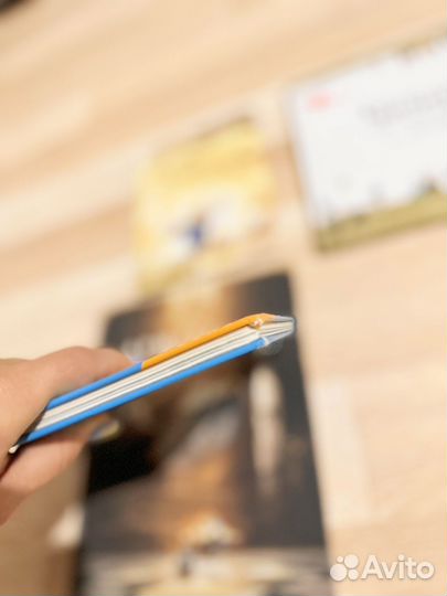 Сладкоежка и все все все, Армстронг, Дом