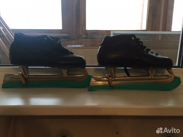 Коньки хоккейные 39 размер с чехлами