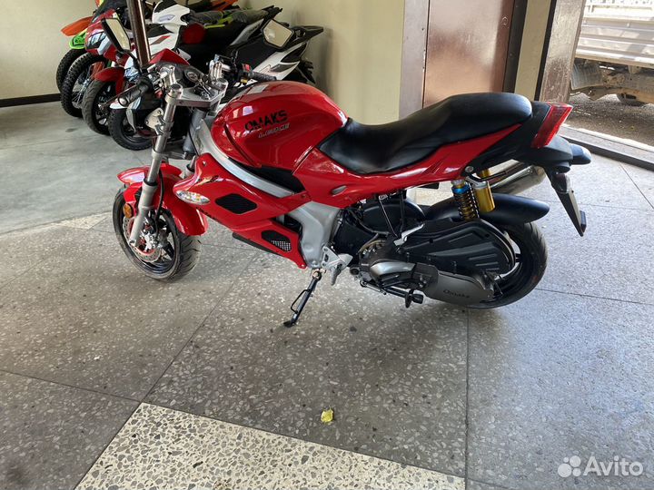 Новый скутер-байк omaks 180 красный