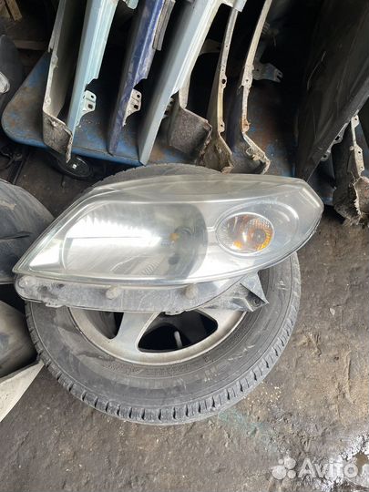 Renault Sandero 1 фара левая