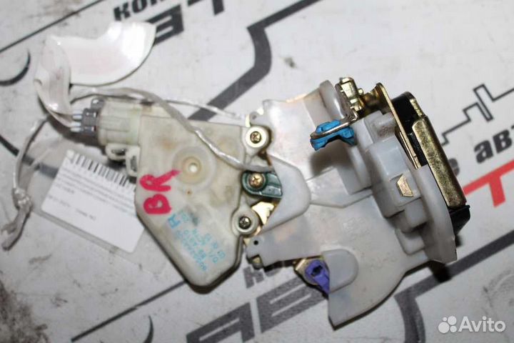 Замок двери nissan mazda. familia VAN presage prim