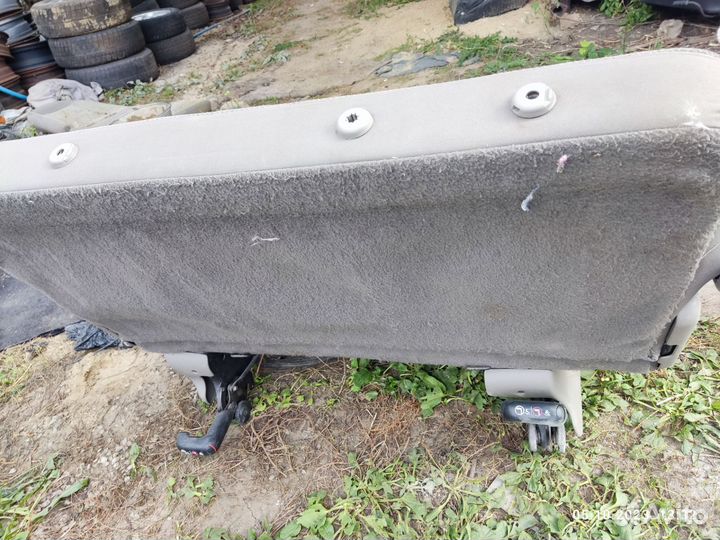 Сиденья среднее Dodge Caravan IV