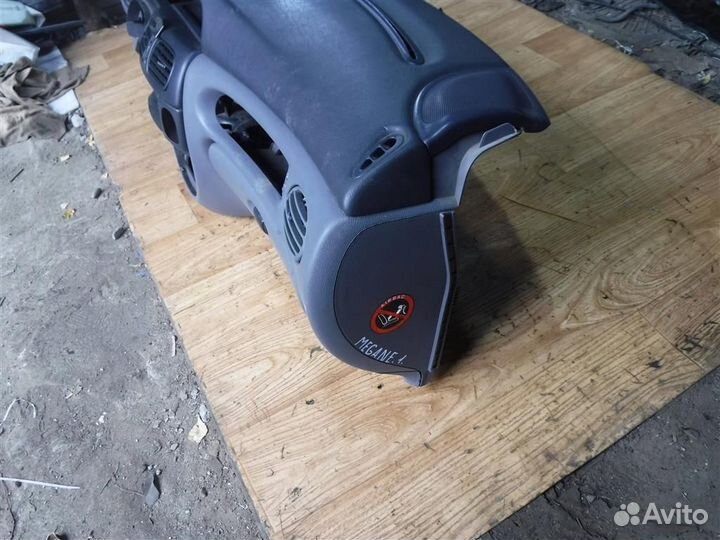 Торпедо renault Megane I 1999-2004