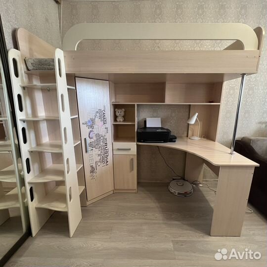 Детская мебель, двухэтажная кровать,школьный стол