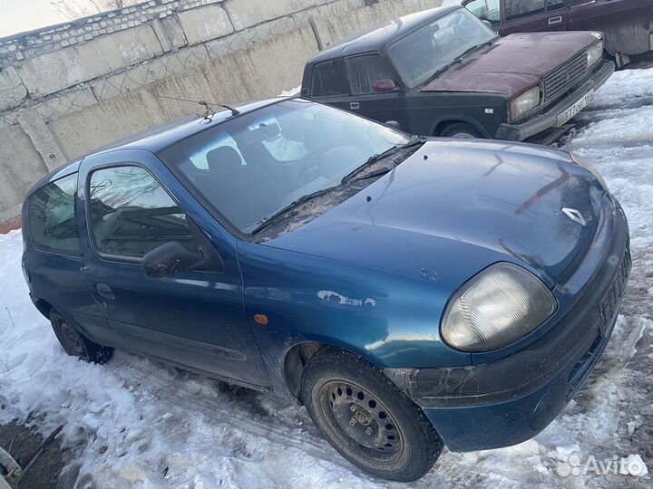 В разбор на запчасти renault clio 1.2 МКПП