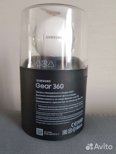 Компактная панорамная камера Samsung Gear360