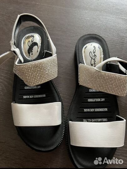 Босоножки новые