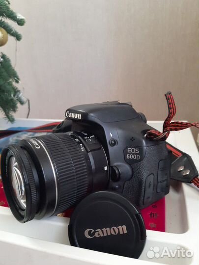 Зеркальный фотоаппарат Canon EOS600D