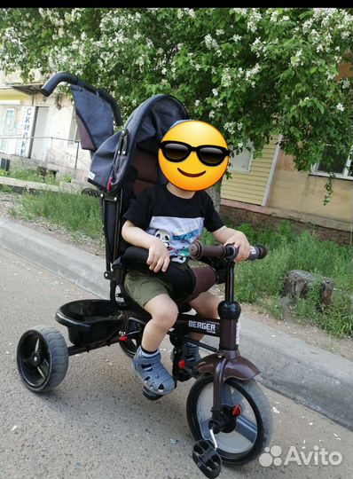 Трехколесный велосипед с ручкой