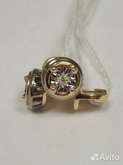 Золотые серьги с бриллиантом