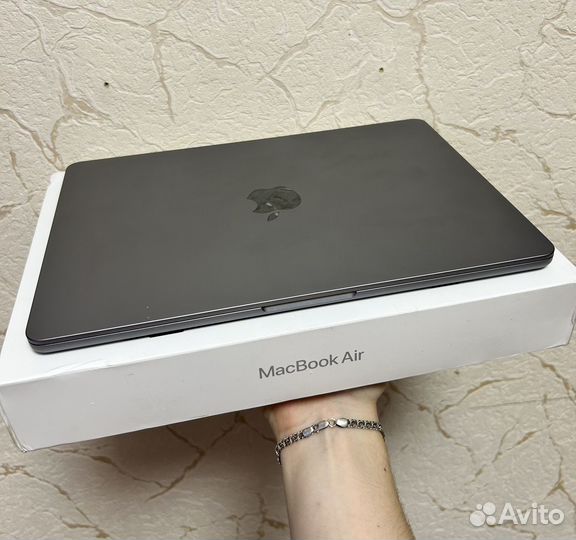 MacBook Air 13 M2 8/256 (идеал) 2022