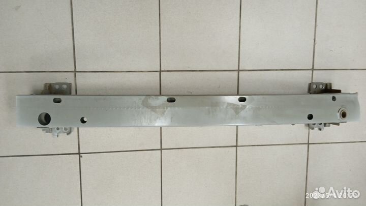 Усилитель бампера Toyota Corolla 11 Е180