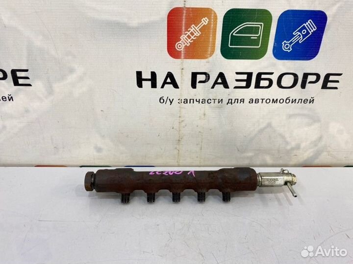 Топливная рейка левая Toyota Land Cruiser 200