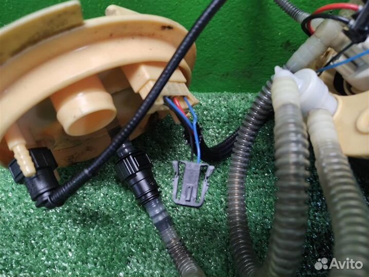 Топливный насос Land Rover Discovery 4 2010