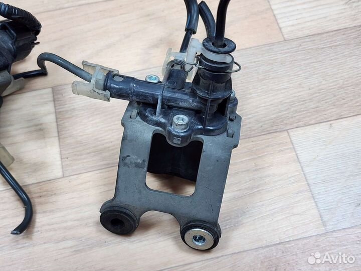 Клапан пневмоподвески Lexus RX 2 RX330 RX350