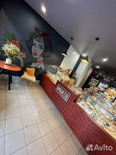 Продавец кассир в продуктовый магазин