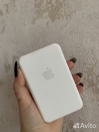 Повербанк apple