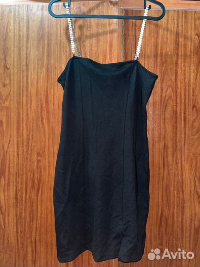 Черное облегающее платье