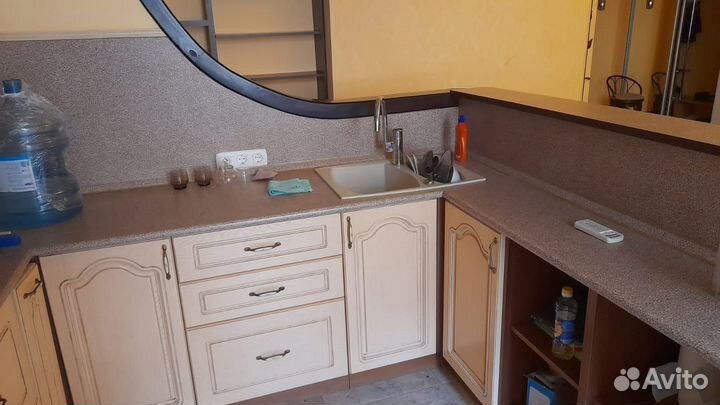 Кухня угловая бу цвет персиковый