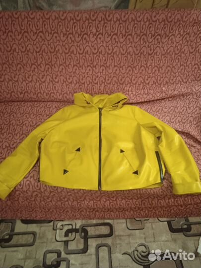 Продам женскую куртку б/у из экокожи 50 размера