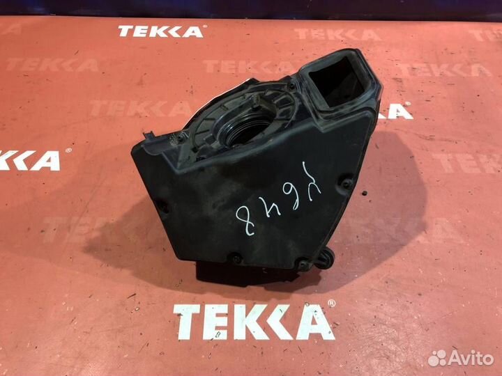 Корпус воздушного фильтра Ауди А4 Б9