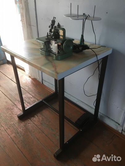 Оверлок для швейной машины со столом