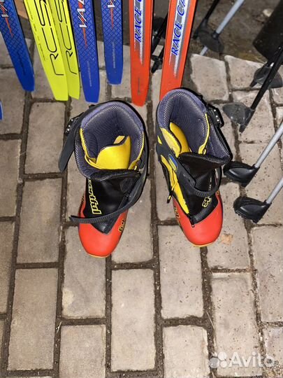 Лыжи беговые с ботинками 40 размер