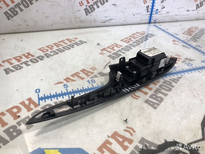 Кнопка стеклоподъемников (Одиночный, задний) Лев