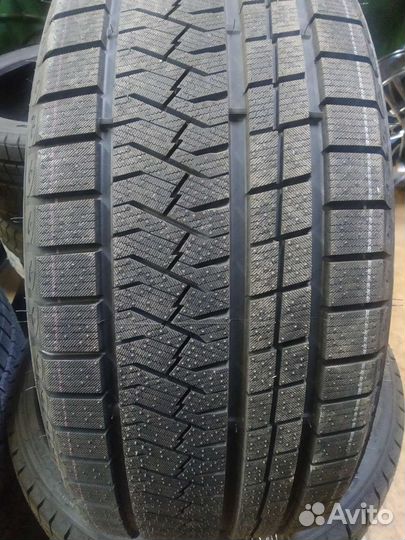 Triangle PL02 225/40 R18