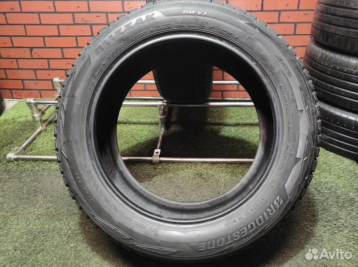 Bridgestone Blizzak DM-V2 235/55 R19 105T