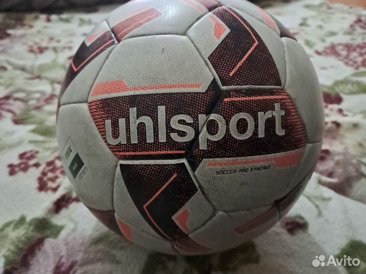 Футбольный мяч uhlsport
